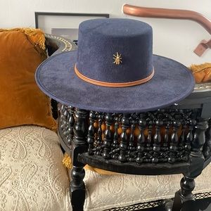 Beautiful de la Rosa hat. Size L.